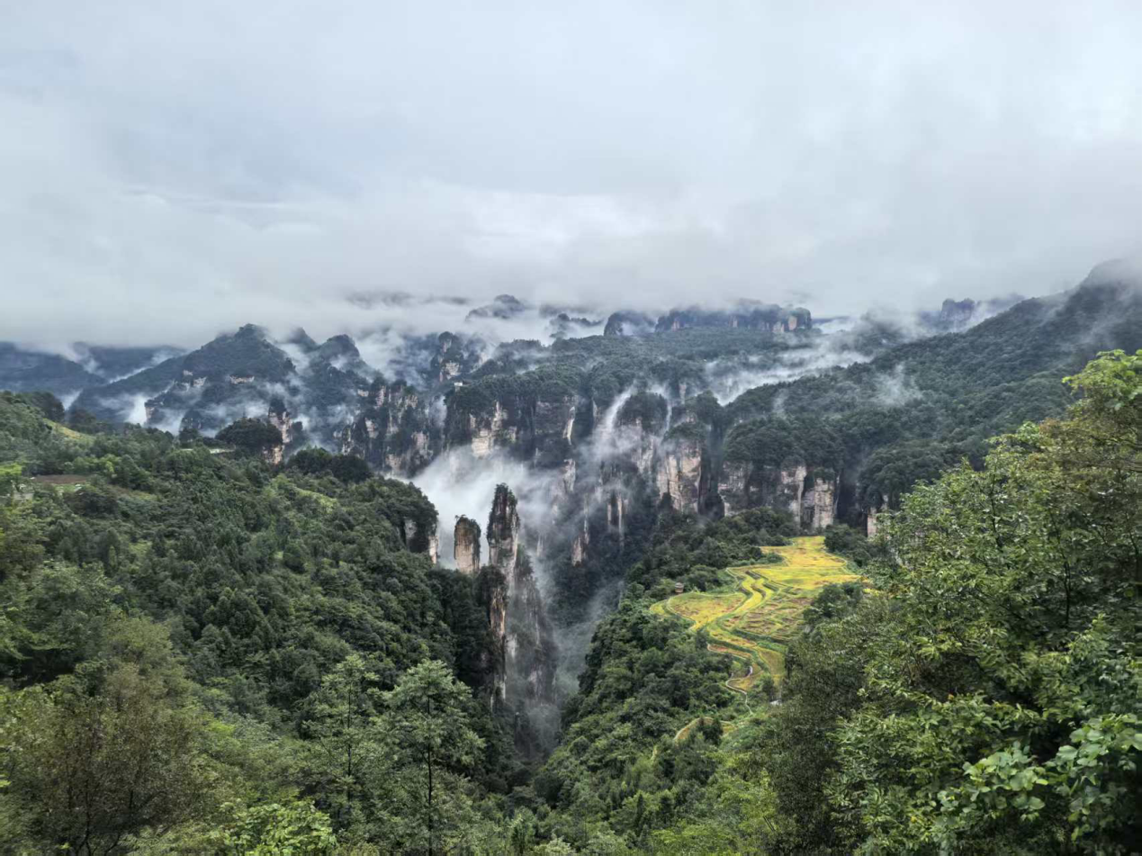 Sunset light over the ridges near Laowuchang viewpoint